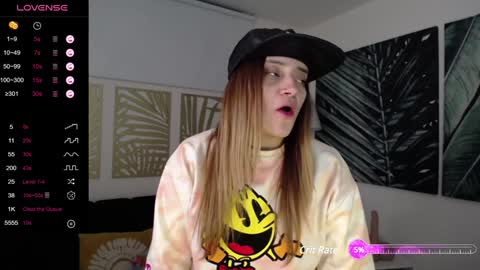 Snapshot of hat_girl chatting on December 6, 4:47 am Nicole online show from December 6, 4:47 am