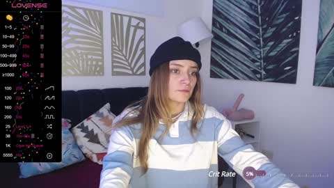 Snapshot of hat_girl chatting on December 21, 4:19 am Nicole online show from December 21, 4:19 am