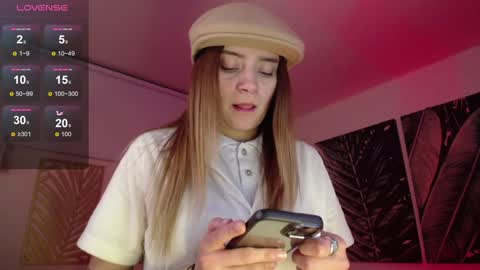 Snapshot of hat_girl chatting on December 5, 5:59 am Nicole online show from December 5, 5:59 am