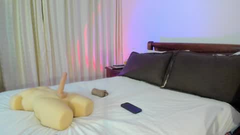Snapshot of hat_girl chatting on September 30, 4:18 am Nicole online show from September 30, 4:18 am