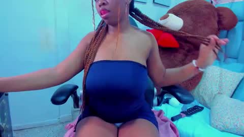 hazel_lanee online show from November 12, 5:16 am