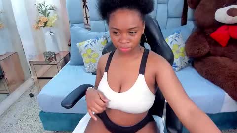 hazel_lanee online show from October 30, 10:33 pm
