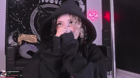 Snapshot of hazellwitch chatting on September 13, 3:42 pm Hazell Witch online show from September 13, 3:42 pm