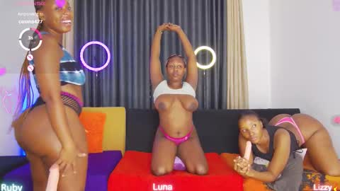 Snapshot of heaven_gall_ chatting on September 11, 6:14 am AngieLizzy online show from September 11, 6:14 am
