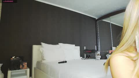 Helen online show from November 7, 6:35 pm