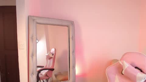 Heidi Palmer online show from May 19, 1:56 am