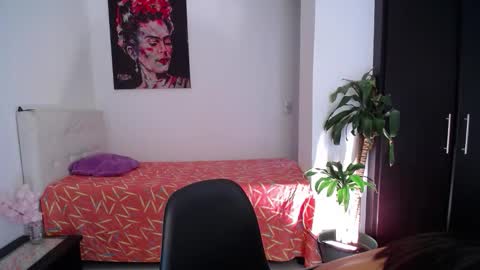 Heidy online show from February 2, 12:15 pm