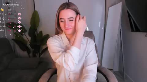 Helen online show from December 15, 3:39 pm