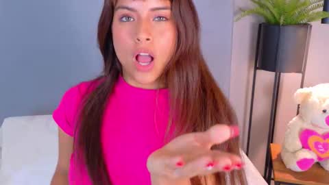 helenafoumier online show from March 29, 1:37 am