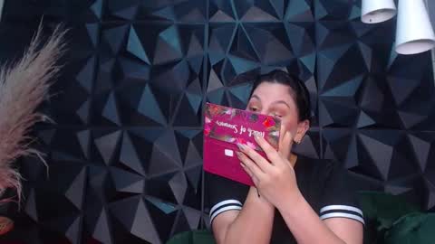 Helena Saenz online show from December 18, 12:43 pm