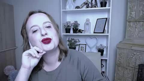 Snapshot of helenbrais chatting on October 15, 7:22 am Helen online show from October 15, 7:22 am