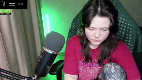 Red online show from February 27, 8:19 pm