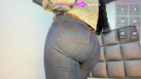 Snapshot of hellen__smith_ chatting on October 20, 12:30 pm hellen__smith_ online show from October 20, 12:30 pm