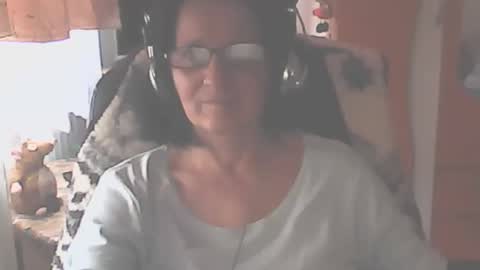 hellenmarie online show from November 16, 11:21 am