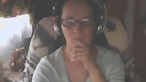 hellenmarie online show from December 27, 11:17 am