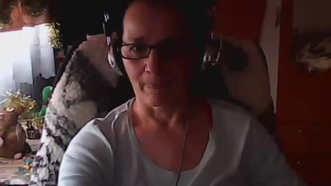 hellenmarie online show from December 12, 11:18 am