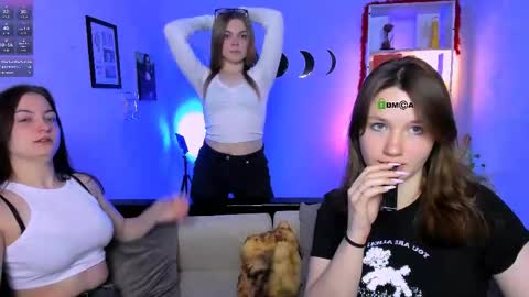 Helli online show from April 12, 8:33 pm