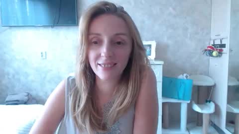 Snapshot of hellokittykaty chatting on September 24, 7:18 am Victory online show from September 24, 7:18 am