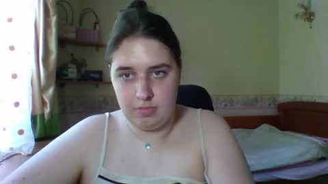 hess_luna_ online show from June 17, 9:21 am