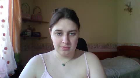 hess_luna_ online show from April 27, 9:06 am