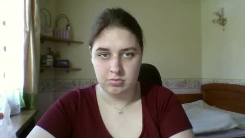 hess_luna_ online show from April 28, 9:02 am