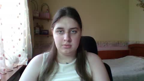 hess_luna_ online show from April 24, 12:30 pm