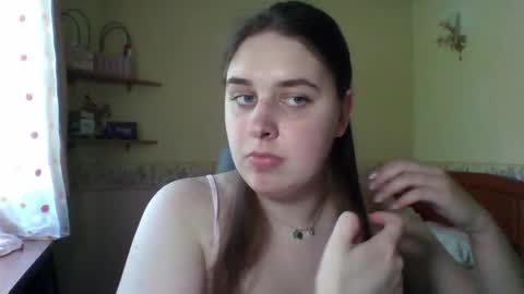 hess_luna_ online show from June 5, 9:04 am