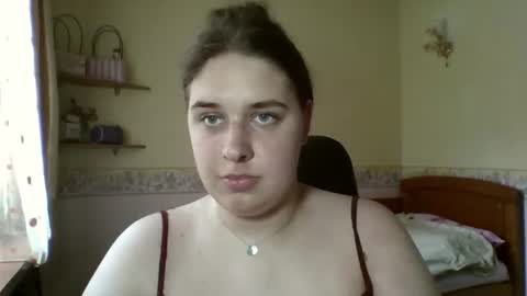 hess_luna_ online show from July 21, 9:10 am