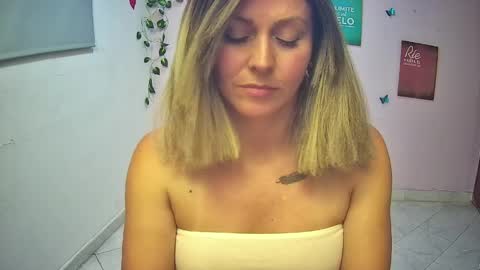 Hestesiaxx online show from April 9, 2:25 am