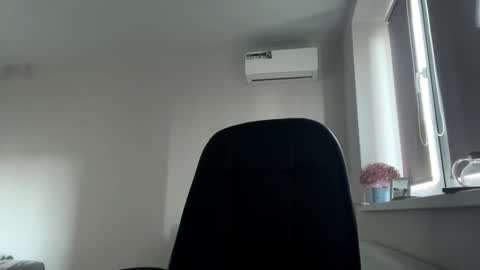 Hi Im Elizabeth online show from October 4, 1:39 pm