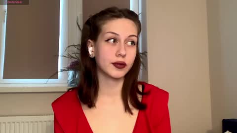 Hi Im Elizabeth online show from April 12, 2:31 pm