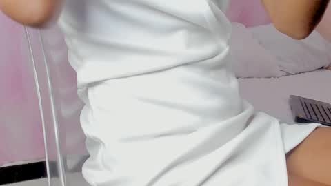 Snapshot of hillary_banks__ chatting on February 12, 4:23 am Hillary online show from February 12, 4:23 am