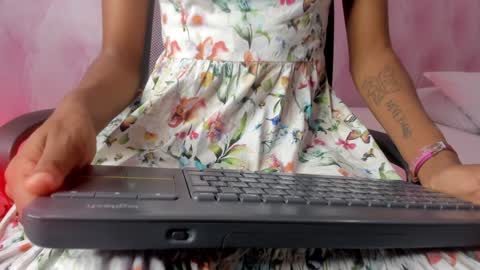 Snapshot of hillary_banks__ chatting on January 31, 4:03 am Hillary online show from January 31, 4:03 am