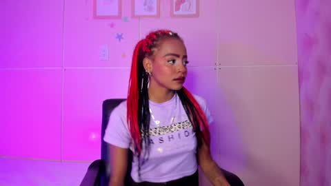 Snapshot of hillary_banks__ chatting on January 18, 4:48 am Hillary online show from January 18, 4:48 am