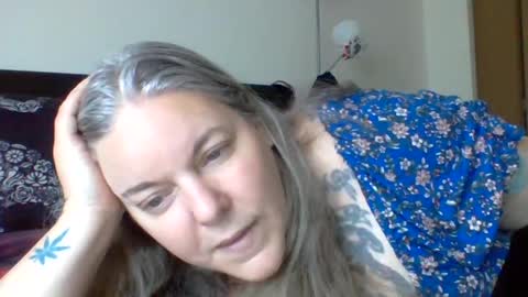 hippysnewhere online show from July 11, 1:33 pm