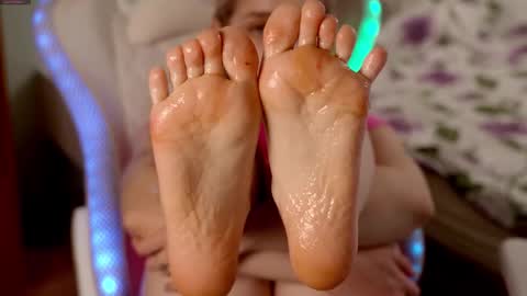 Holly online show from March 25, 7:50 pm