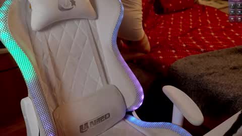 Holly online show from January 10, 9:08 pm