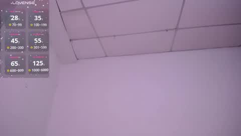 Snapshot of holly_16 chatting on January 11, 2:20 am holly_16 online show from January 11, 2:20 am