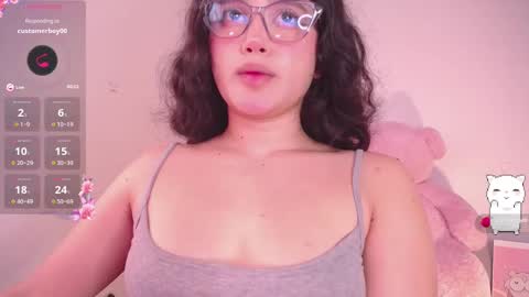 Snapshot of holly_16 chatting on December 11, 9:23 pm holly_16 online show from December 11, 9:23 pm