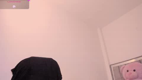 holly_16 online show from April 10, 7:09 pm