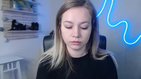 Snapshot of holly_bb95 chatting on January 9, 3:26 am Holly online show from January 9, 3:26 am