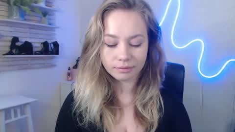 Snapshot of holly_bb95 chatting on January 29, 2:30 am Holly online show from January 29, 2:30 am