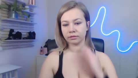 Snapshot of holly_bb95 chatting on January 21, 3:26 am Holly online show from January 21, 3:26 am