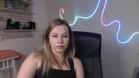 Snapshot of holly_bb95 chatting on December 11, 8:50 pm Holly online show from December 11, 8:50 pm