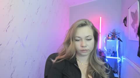 Snapshot of holly_bb95 chatting on October 20, 5:38 pm Holly online show from October 20, 5:38 pm