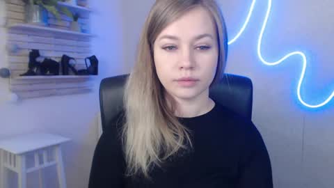 Snapshot of holly_bb95 chatting on January 16, 3:23 am Holly online show from January 16, 3:23 am