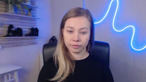 Snapshot of holly_bb95 chatting on February 10, 1:46 am Holly online show from February 10, 1:46 am