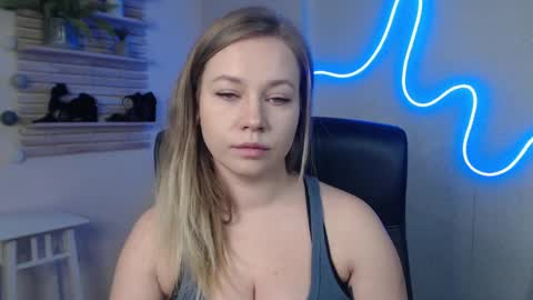 Snapshot of holly_bb95 chatting on February 28, 12:32 am Holly online show from February 28, 12:32 am