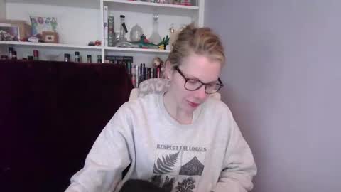 holly_bourbon online show from March 15, 7:16 pm