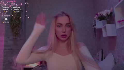 Snapshot of holly_molly8 chatting on October 13, 6:32 pm holly_molly8 online show from October 13, 6:32 pm